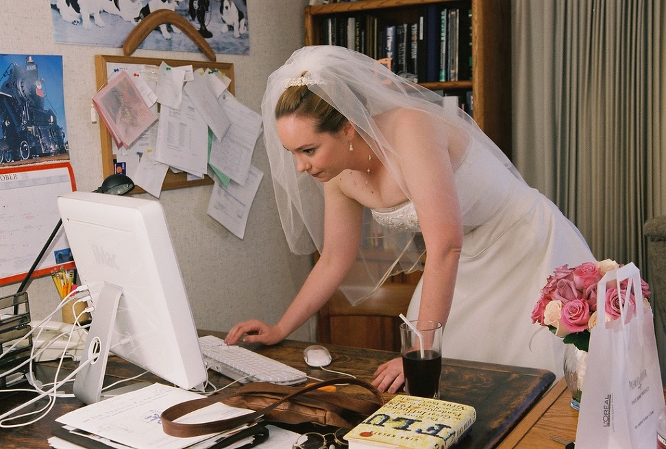 Maddison, one of Willow Sky Ranch's trusted month-of coordinators, putting the final touches on a reception area — included coordination at a Hill Country wedding venue near Fredericksburg, Texas